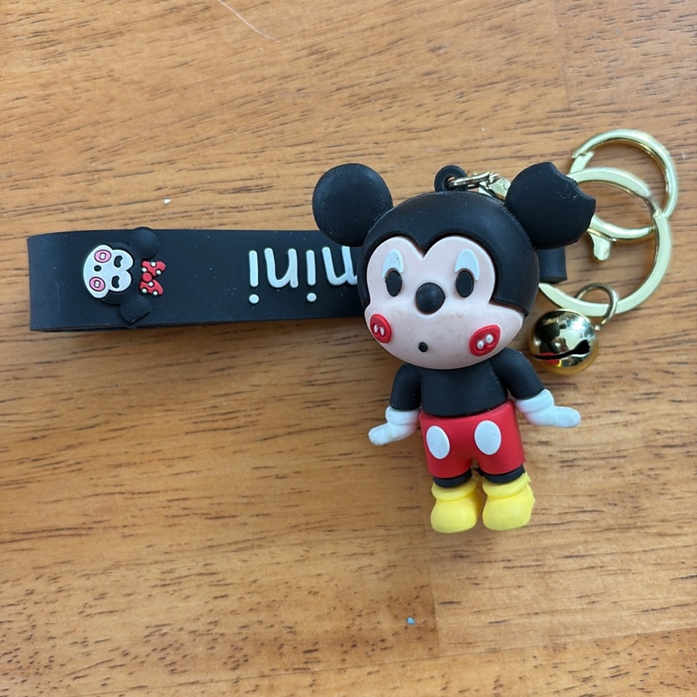 Mini Mickey Mouse Keychain Figure - Picture 5 of 16